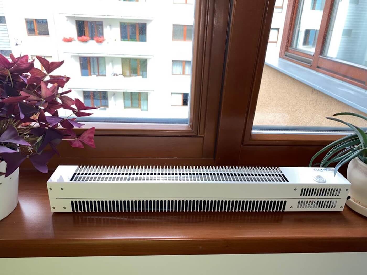 Eitan – ventilátor Elsymco pod radiátor v interiéru